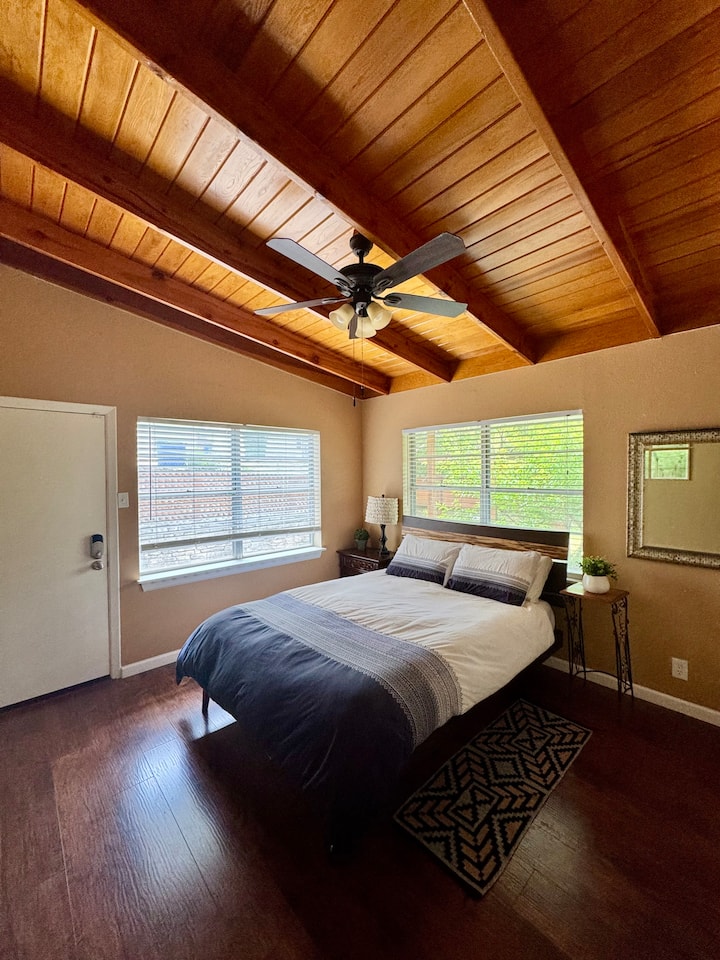 Schlafzimmer 1