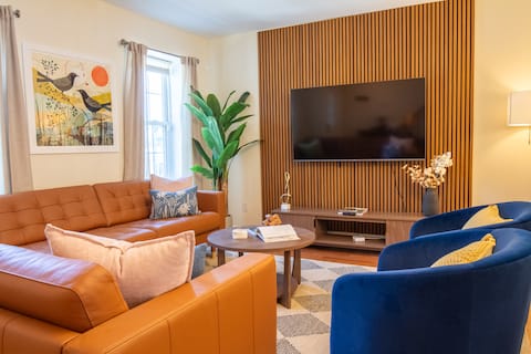 Downtown Albany • Hot Tub • Game Room • Free Park