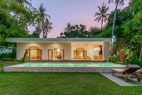 New Brand - Tropical Chic Villa In Central Lovina