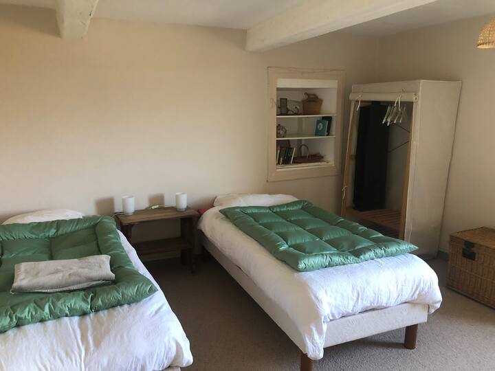 Chambre Dortoir Cosy - 4 Places - Charlieu