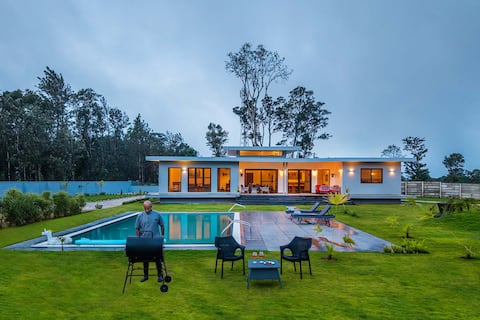 4BR Serenova-Pvt Pool-Big-New-Lawn-BBQ-Wifi