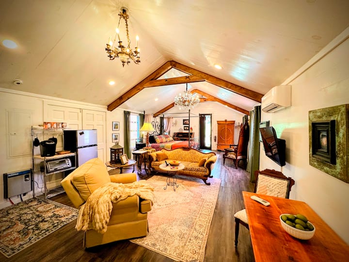The Eclectic Chapel
 •In The Center Of North Ms - Mississippi