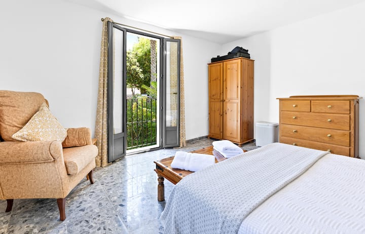 Casa De Las Risas B&b | Apartment | Sleeps 4 - Cártama