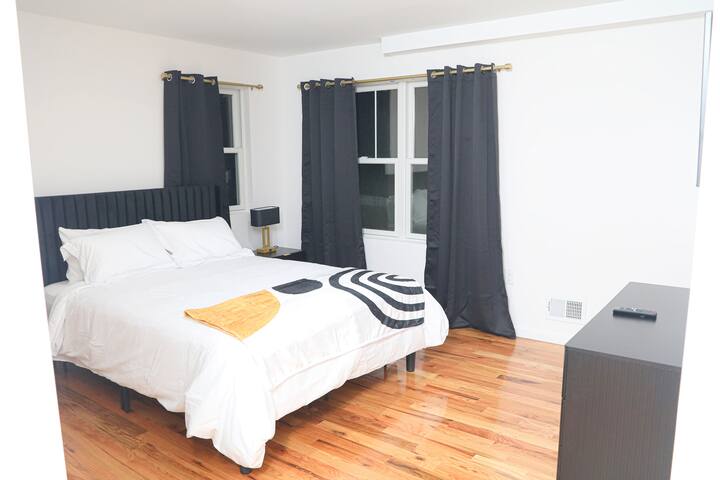 Upscale 3BR/2.5BA Near EWR & Penn station gallery image 5