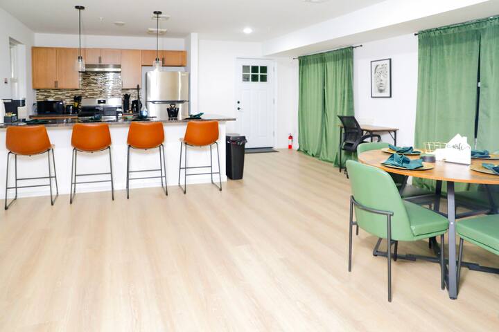 Upscale 3BR/2.5BA Near EWR & Penn station gallery image 2