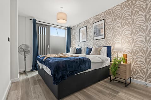 #31 Lux Apex Loft – 2 Bed, 2 Bath & Rooftop Views