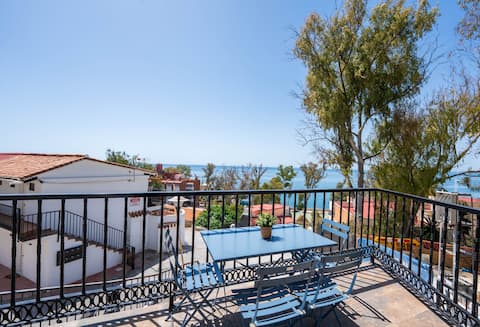 Anuncio de Airbnb popular: Cozy apartment next to the Baños del Carmen en Torre De San Telmo