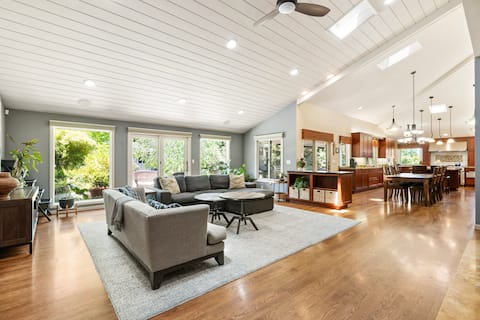 Miro Grove Manor–4BR/3.5BA*1.5 Acres*Privacy*AC