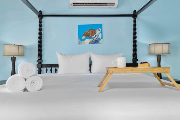 تتميز غرف النوم المريحة بحمامات داخلية خاصة ووحدات تكييف فردية وخزائن وبياضات فاخرة لقضاء ليلة مريحة. 