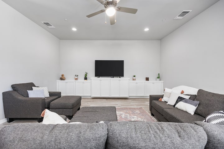 Spacious Home With Private Pool - 貝克斯菲爾德