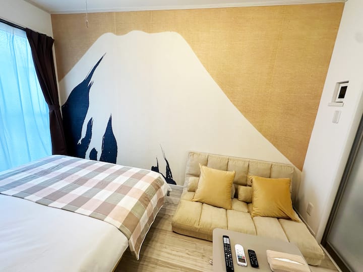 Mt. Fuji-themed Room / Drugstore Right In Front - Tokyo