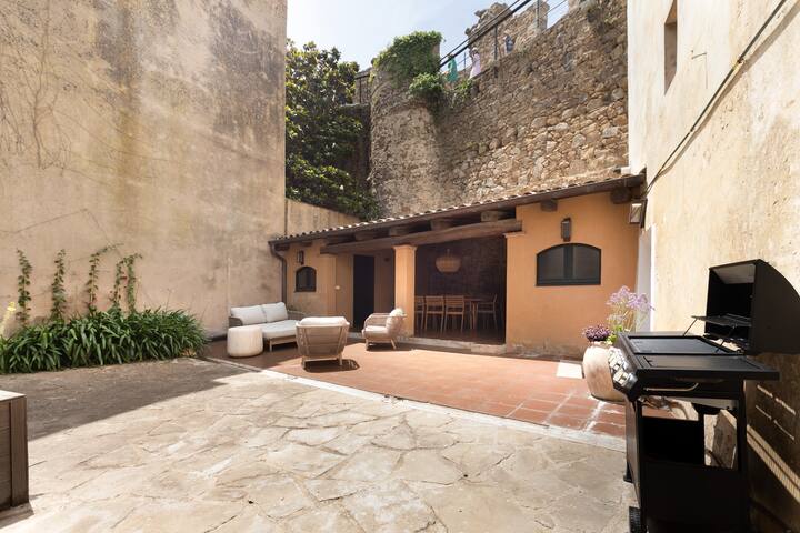 Stay in a 14th-Century House with Pool in Tossa gallery image 2