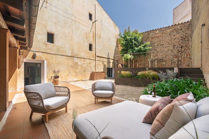 Stay in a 14th-Century House with Pool in Tossa
