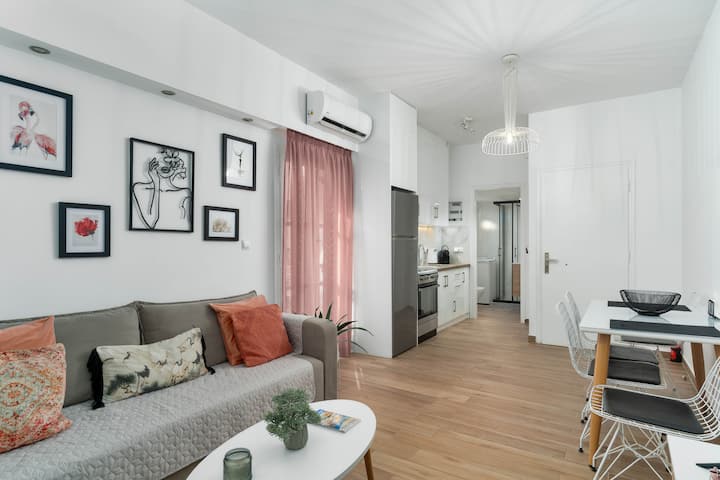 Charming Izabo I Apartment - Kalamata