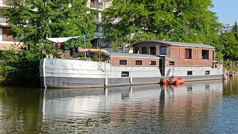 Top Airbnb: The Nantes barge atypical stay in Nantes