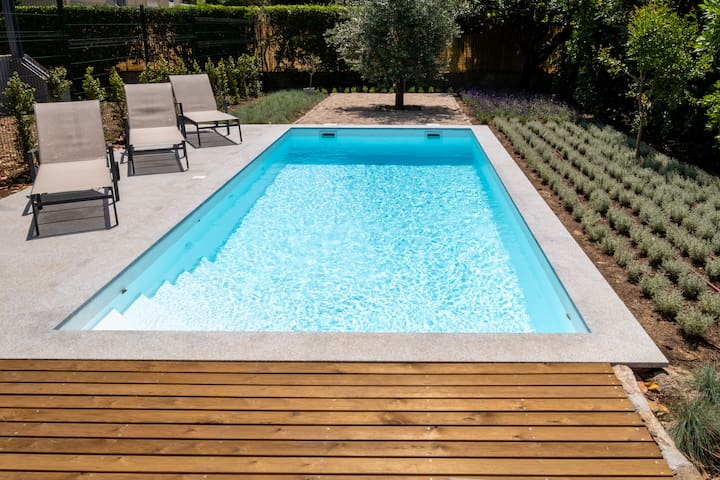 Duplex Apt- Private Pool & AC, Near Beach & Golf