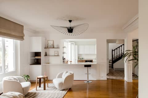 Spacious air-conditioned family home with garden