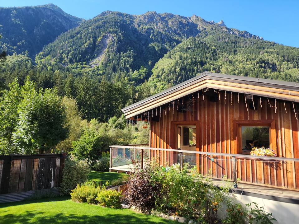 A quiet chalet facing Mont Blanc, Chamonix, Haute-Savoie, France, photo 6 of 10