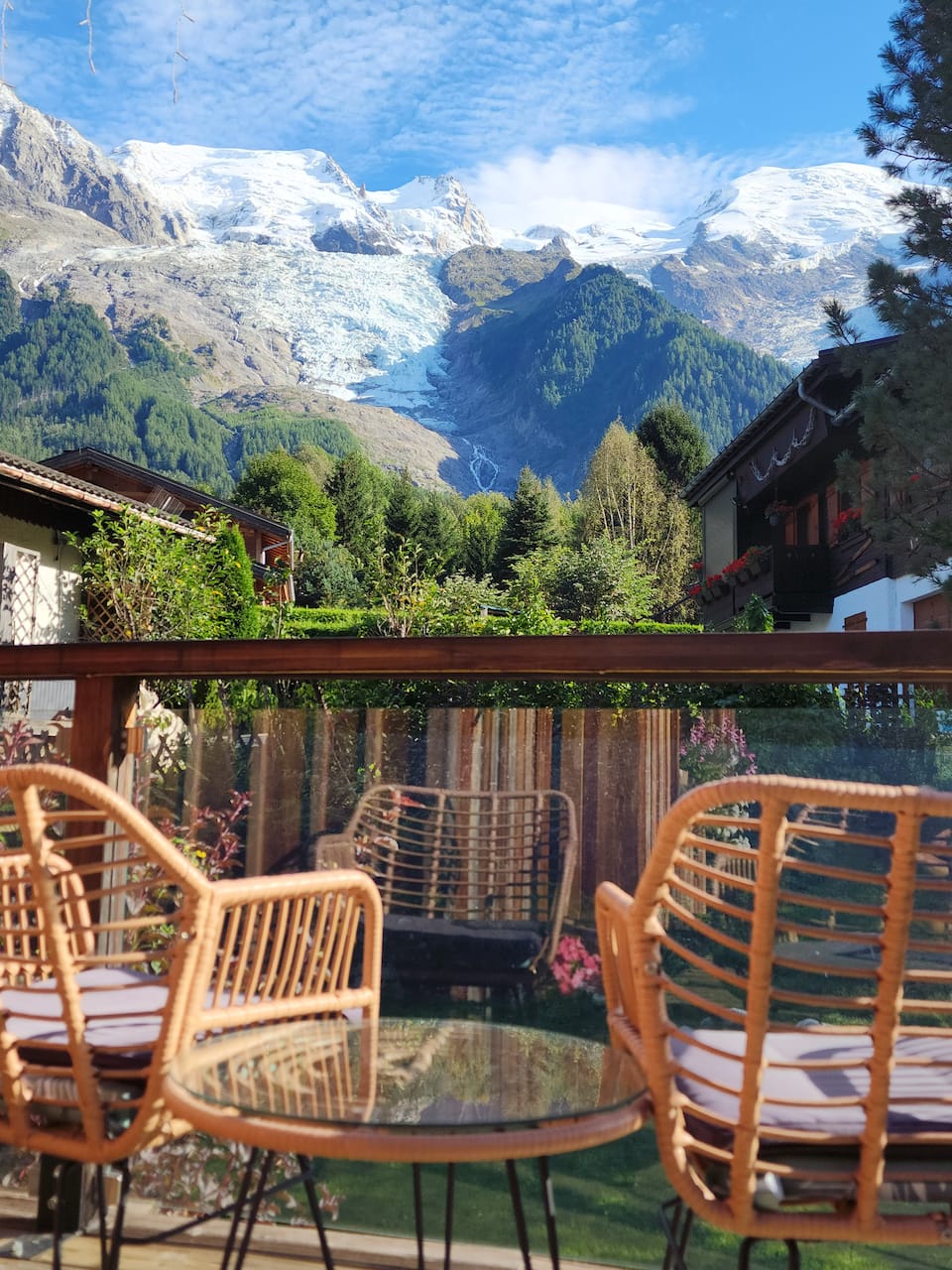 A quiet chalet facing Mont Blanc, Chamonix, Haute-Savoie, France, photo 8 of 10