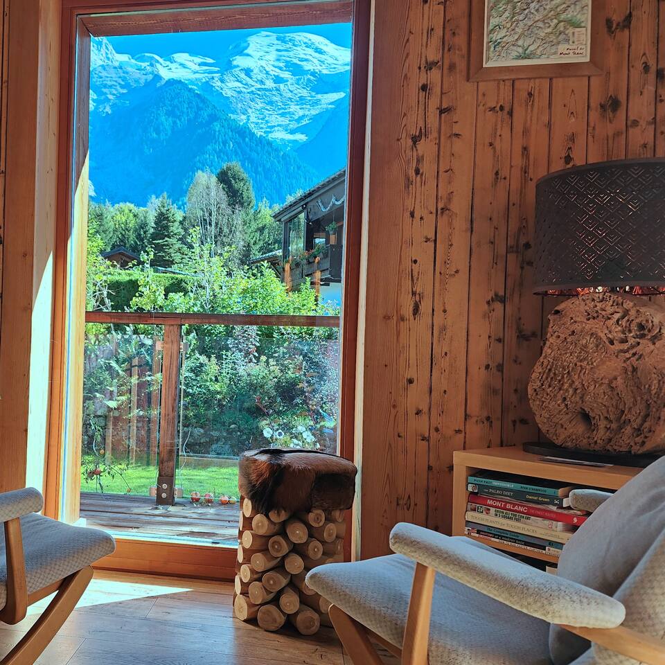 A quiet chalet facing Mont Blanc, Chamonix, Haute-Savoie, France, photo 9 of 10