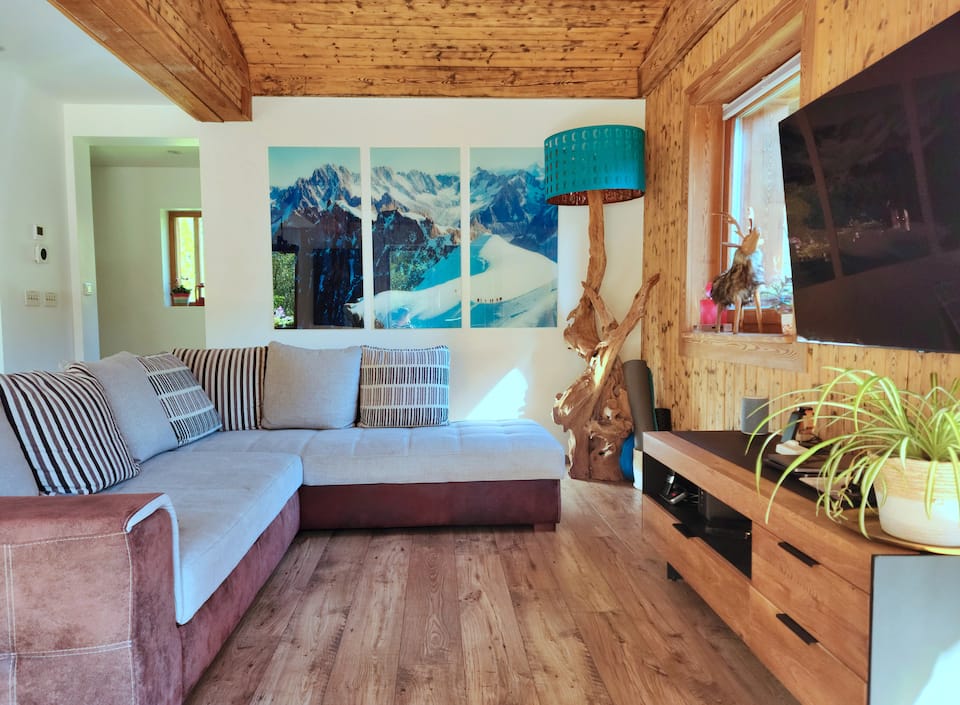 A quiet chalet facing Mont Blanc, Chamonix, Haute-Savoie, France, photo 2 of 10