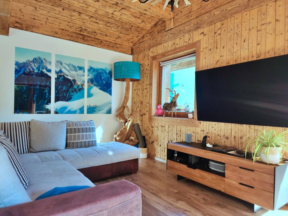 A quiet chalet facing Mont Blanc, Chamonix, Haute-Savoie, France, photo 4 of 10