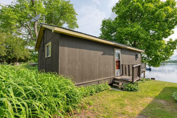 Exquisite Cottage On A Lake - Fishing Paradise - Kingston