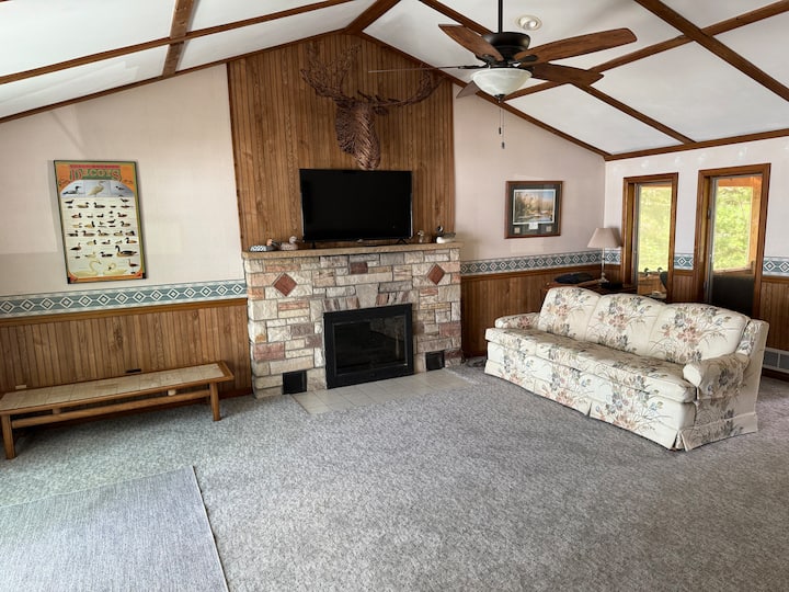 Lakefront Home With Fire Pit And Beautiful Sunsets - Spring Lake, WI