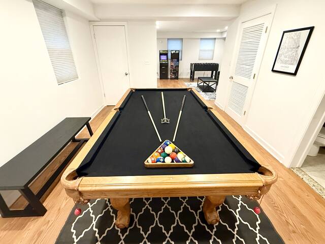 Lincoln Park – Amazing Game Room – Best Location gallery image 5