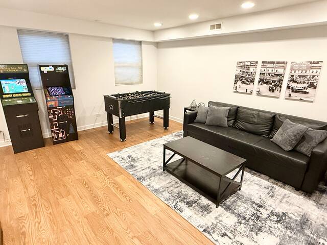 Lincoln Park – Amazing Game Room – Best Location gallery image 4