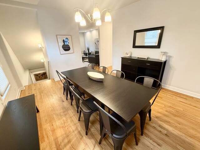 Lincoln Park – Amazing Game Room – Best Location gallery image 3