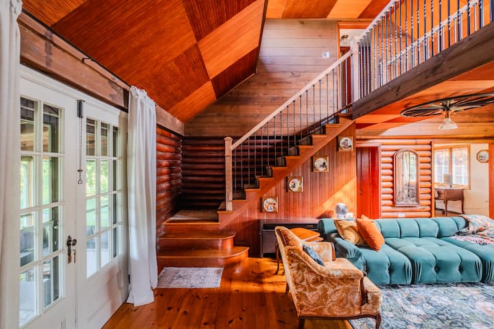 The Farmhouse – Pool, Orchards, Dog-friendly - St. Catharines