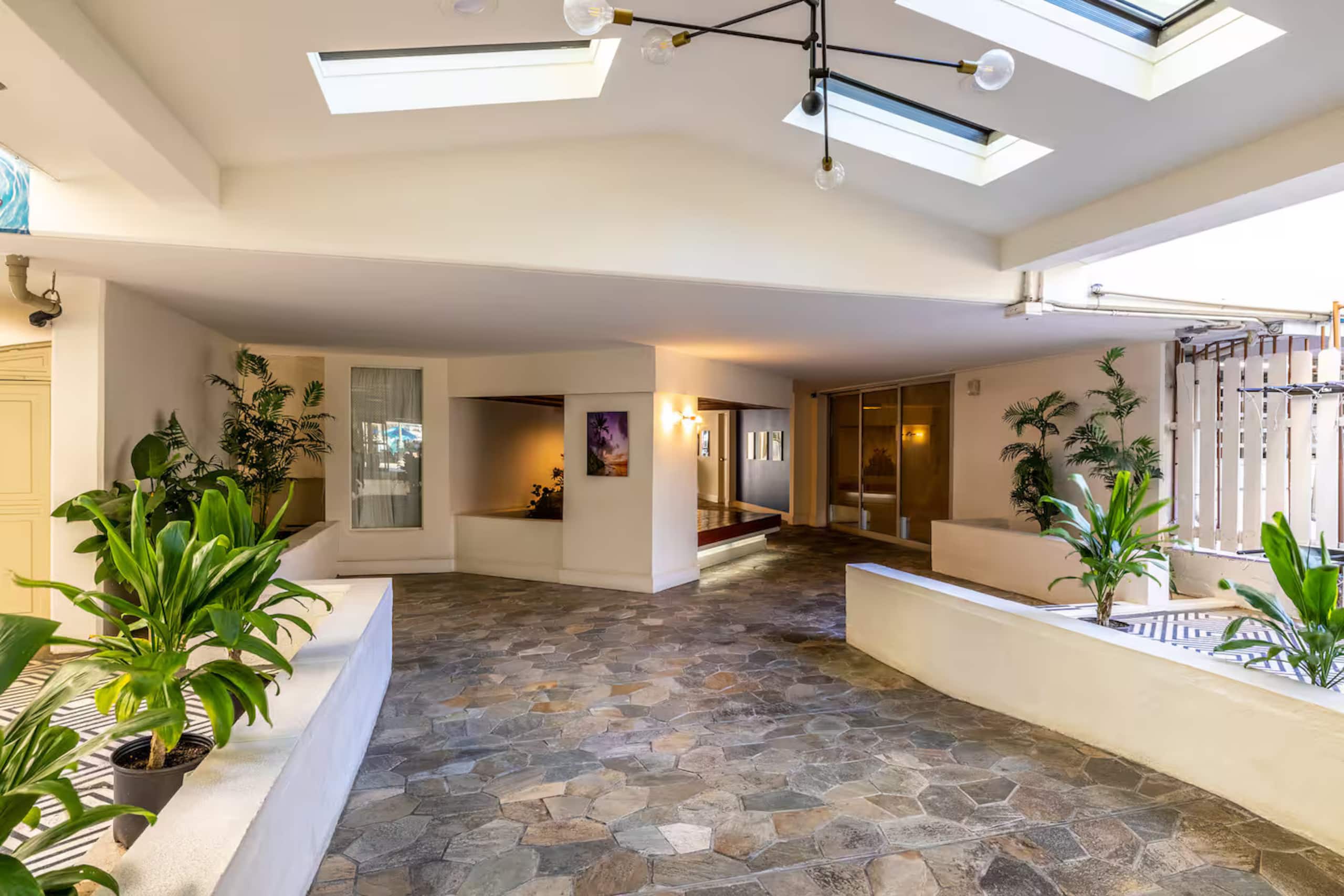 Condo in Honolulu · ★4.84 · 1 bedroom · 1 bed · 1 private bath - Image 12