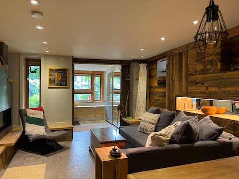 Top Airbnb: Bright Beaches Apt & Garden in Beaches—East York
