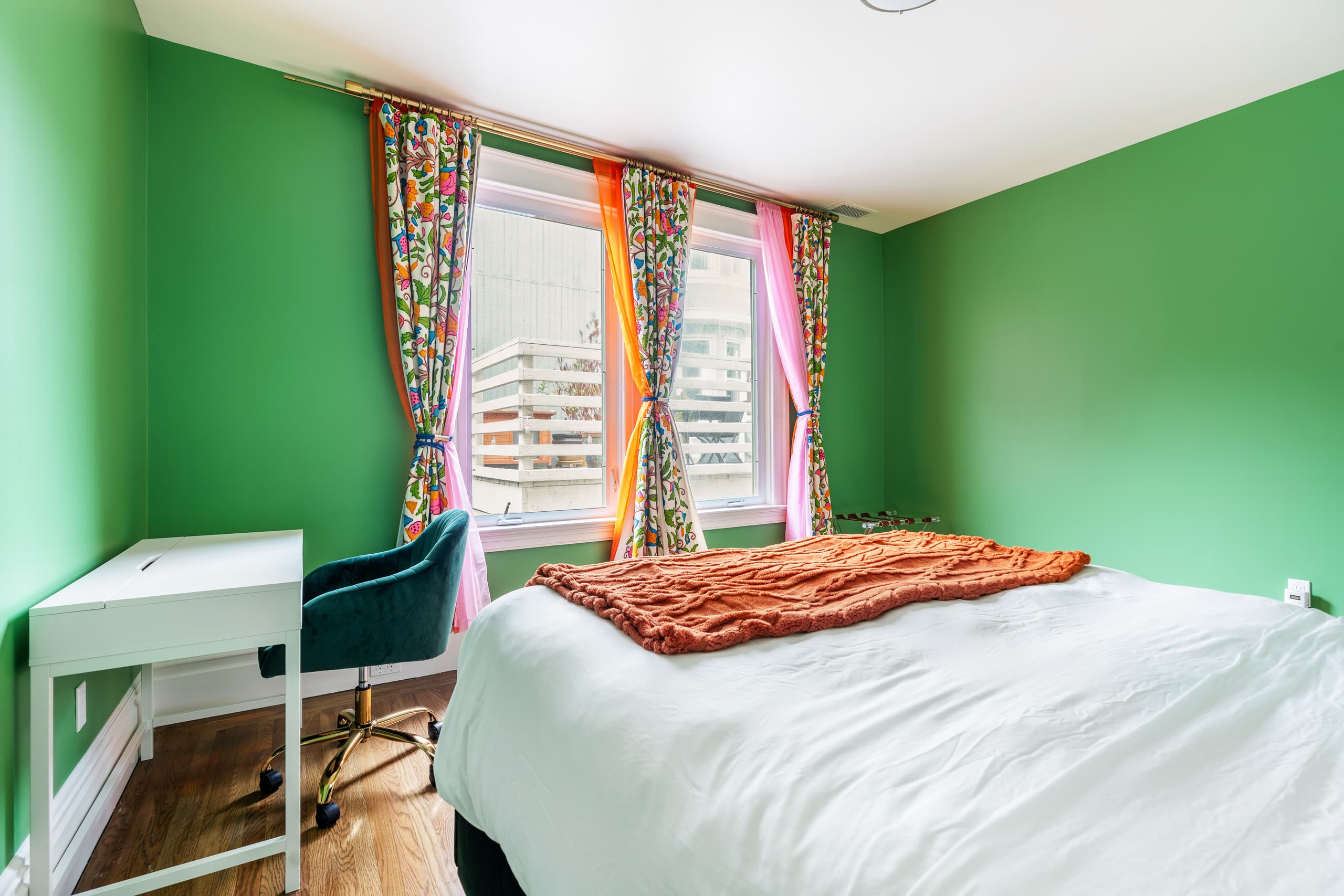 Home in San Francisco · ★5.0 · 4 bedrooms · 4 beds · 4.5 baths - Image 50