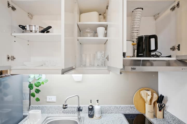 Cabin Studio In Kl Tower, Greenbelt, Makati! 6 Pax - Manila