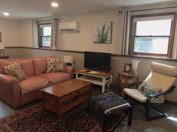 Woodland Neighborhood Retreat - نيويورك