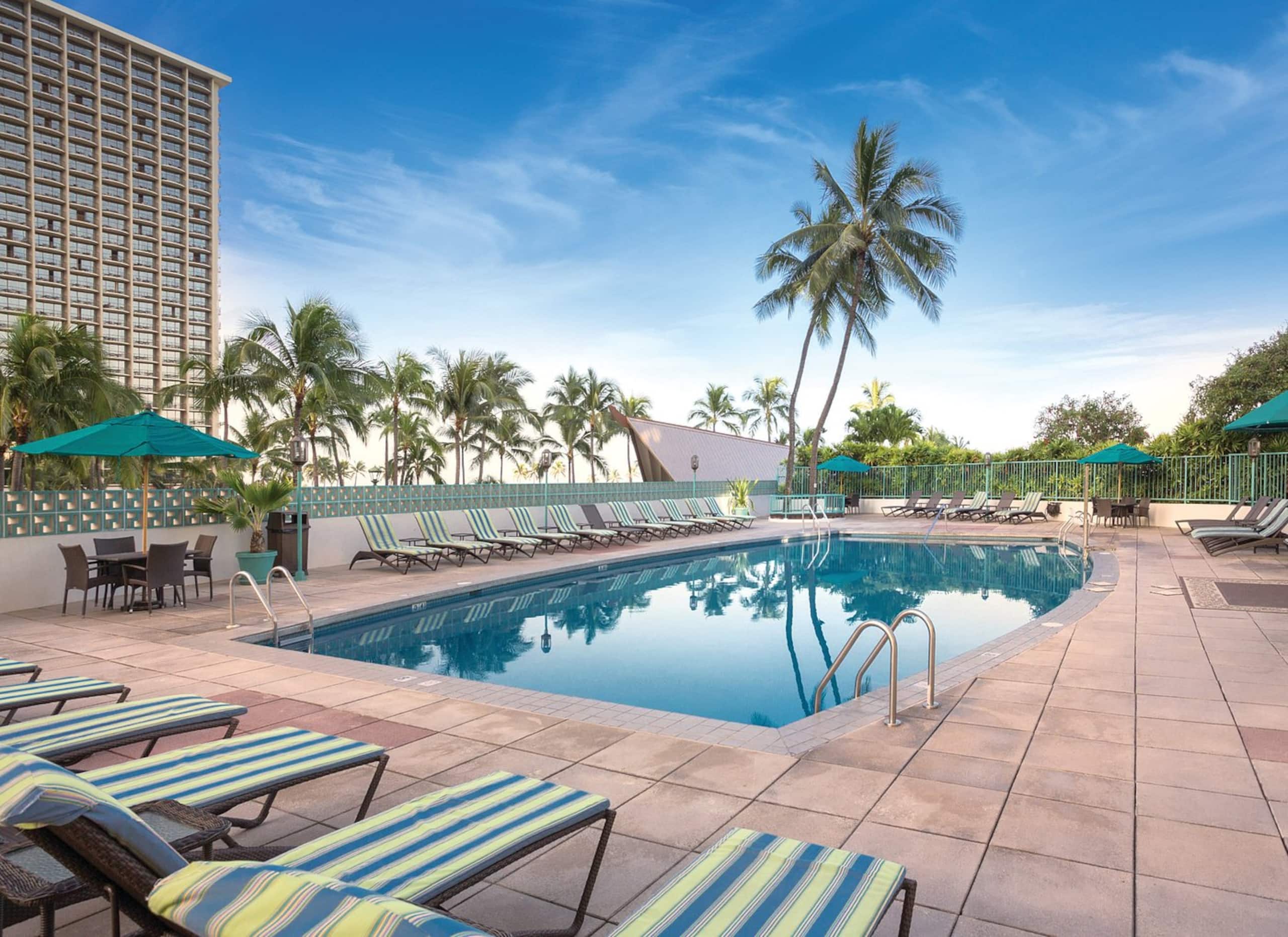 Condo in Honolulu · ★4.95 · 1 bedroom · 2 beds · 1 private bath - Image 39