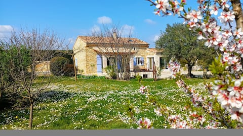 The Cabanon with heated swimming pool for 5 people