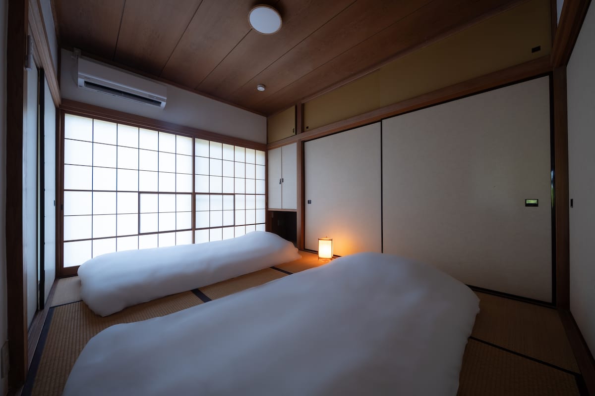 布団を敷いていただいて寝室にできます。