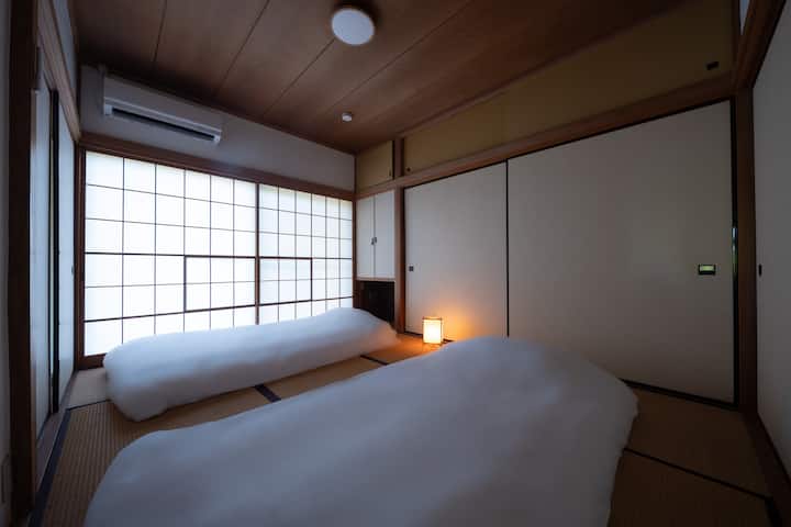 布団を敷いていただいて寝室にできます。