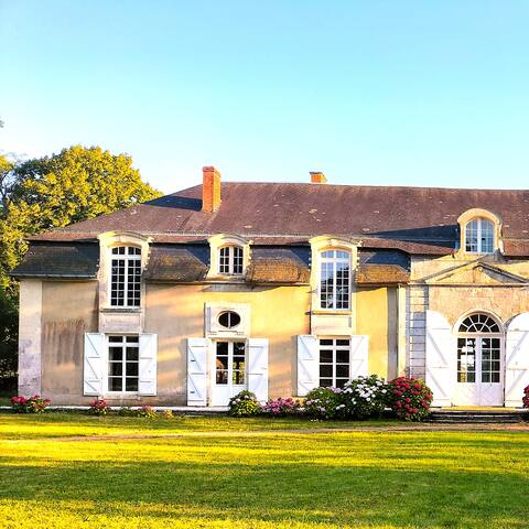 Wing of Vendéen House, 11 people, 20 km from the beaches.
