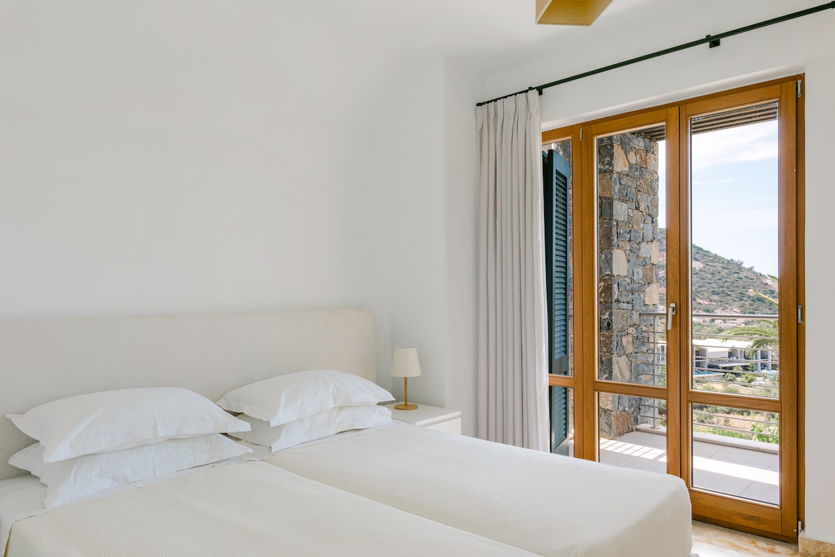 Vila 2: dvokrevetna spavaća soba 5 s kupaonicom i privatnim balkonom