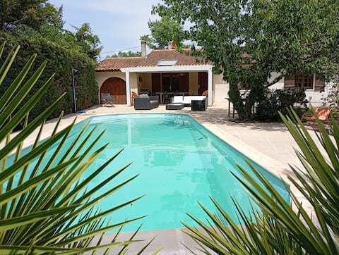 Family home with air conditioning/heated pool from April to October