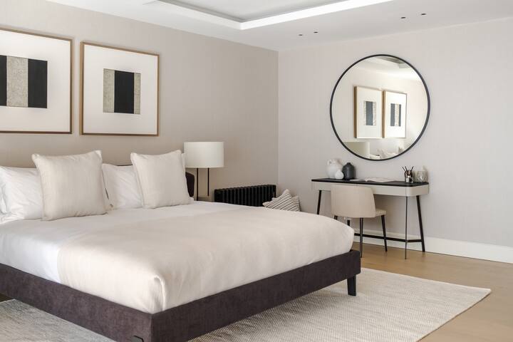 Spectacular Mayfair Penthouse with Sky Views