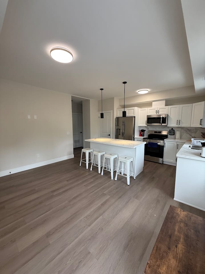 Unit 6 Modern 1br Condo In Kitchener - Waterloo