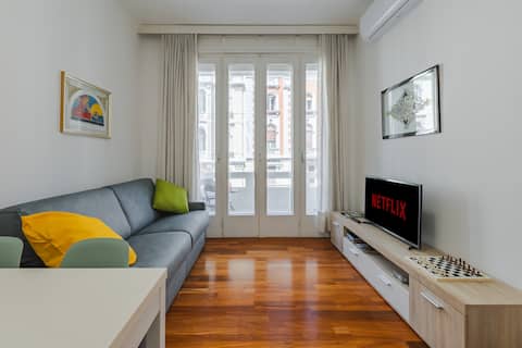 Proprietà Airbnb di successo: [Corso Italia] Elegant Suite with View*Fiber Wifi* a Friuli Venezia Giulia