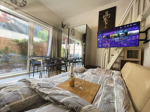 Successful Airbnb property: Loft with Garden, Mezzanine & Bathtub in Praga Północ