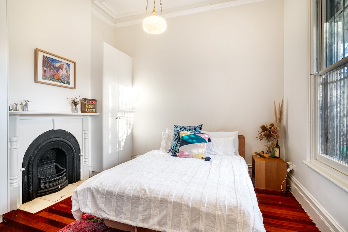 Glavna spavaća soba - bračni krevet (1,6x