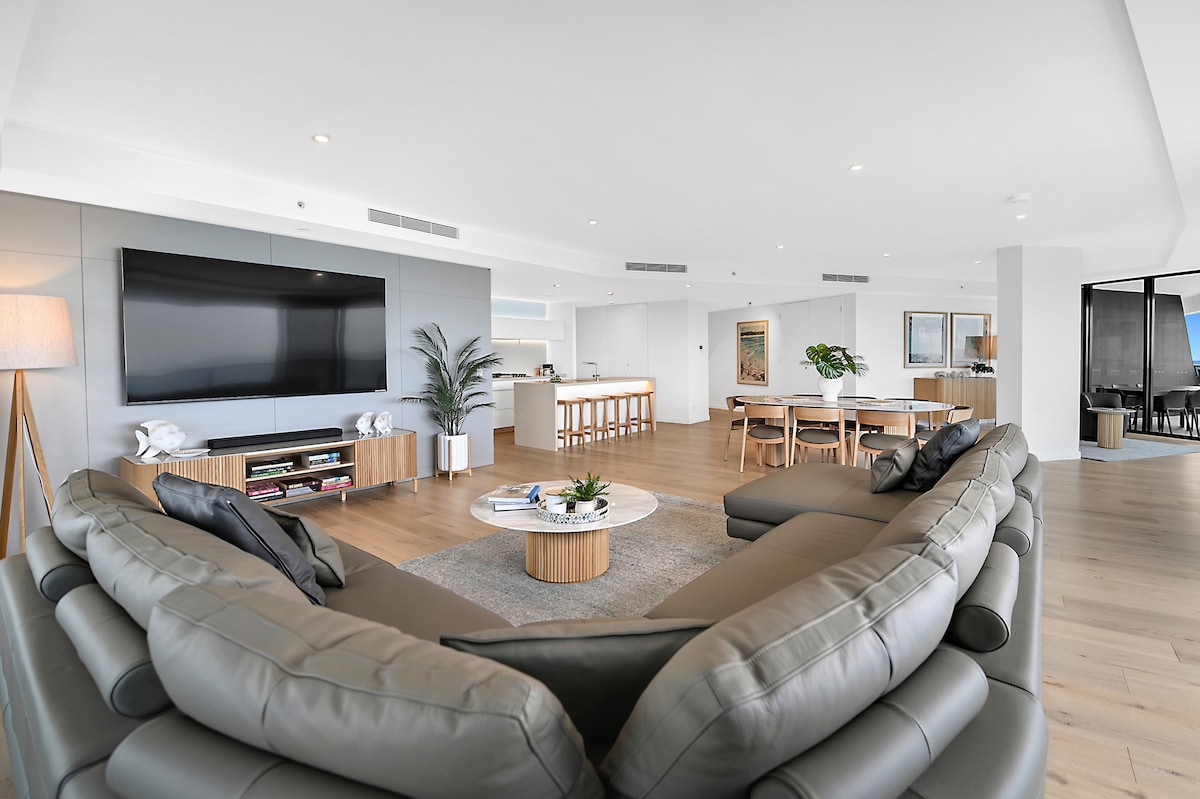 Successful Airbnb property: Luxury OCEAN Escape Skyhome @ Oracle Level 39 in Broadbeach